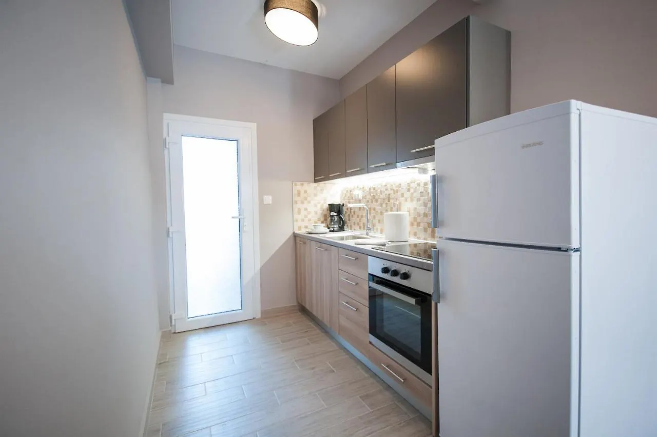 Peraía Niki'S Apartments מלון דירות