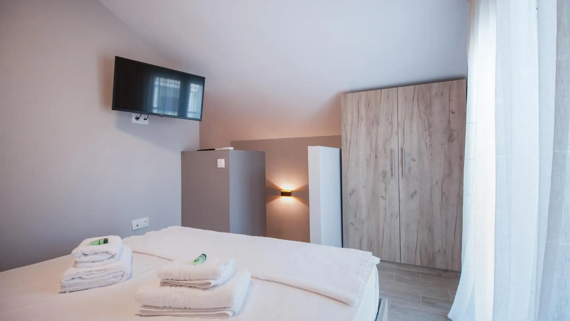 מלון דירות Peraía Niki'S Apartments יוון